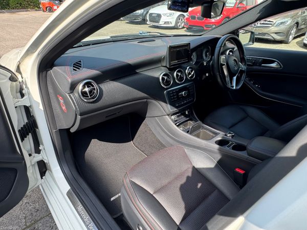 Mercedes A180 AMG SPORT 391698910