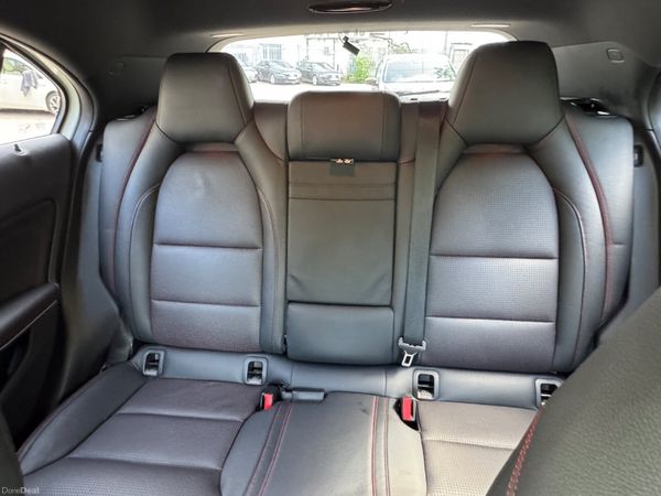 Mercedes A180 AMG SPORT 391698928