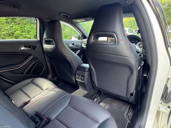 Mercedes A180 AMG SPORT 391698930