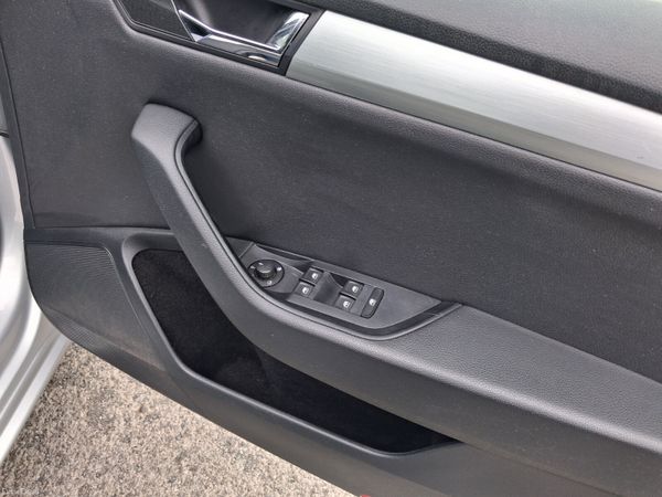 171 Skoda Superb 1.4 Petrol 391715602