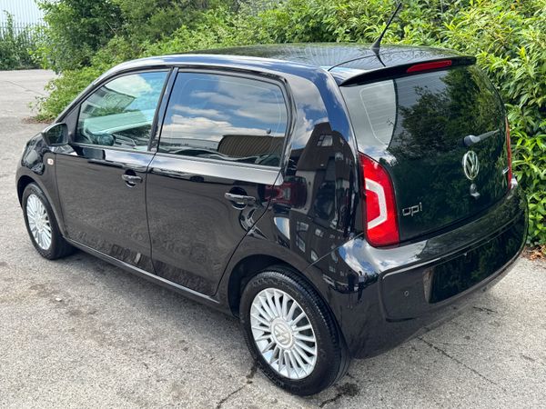 Volkswagen Up! 2016 Low KM 391909854