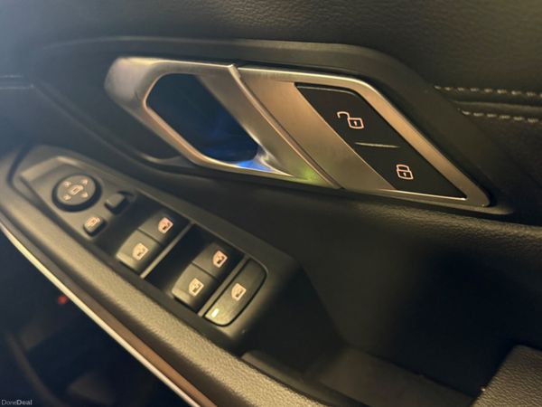 221 BMW 330E M-Sport / M Performance 391936380