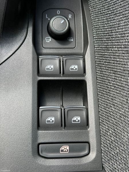 *Hybrid* Stunning 221 Seat Leon! 392067478
