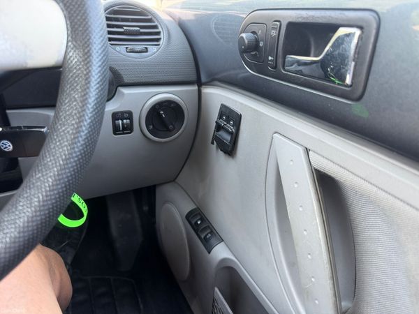 2005 Volkswagen Beetle 392173296
