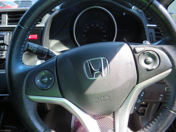 17 HONDA FIT PETROL HYBRID AUTOMATIC 392237726