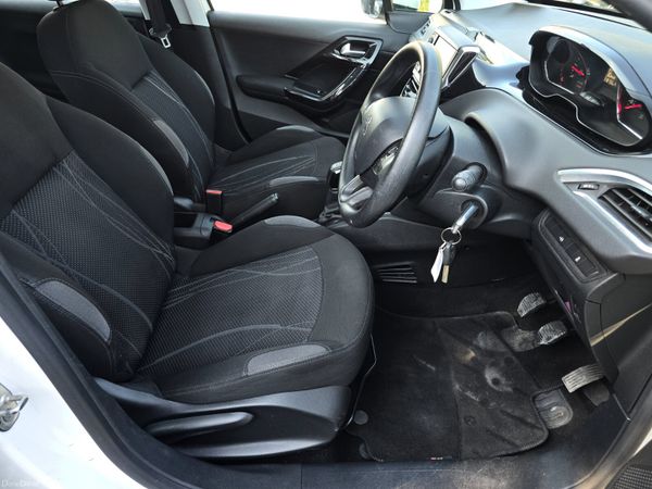 141 Peugeot 208 1.2 Petrol 392362104