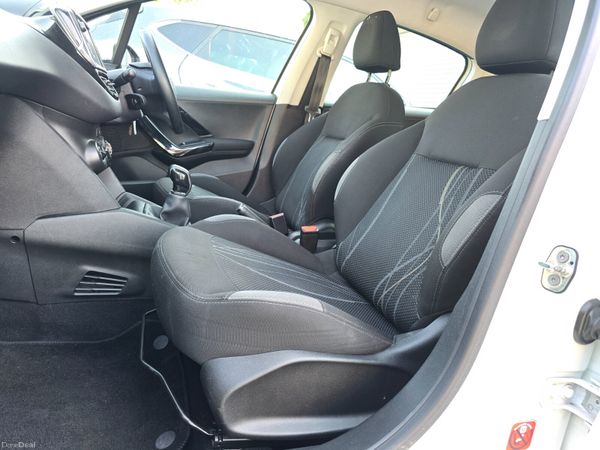 141 Peugeot 208 1.2 Petrol 392362108