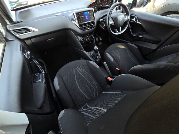 141 Peugeot 208 1.2 Petrol 392362112
