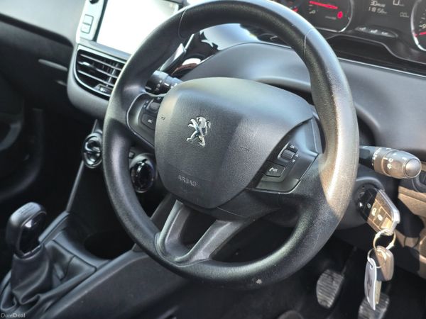 141 Peugeot 208 1.2 Petrol 392362114