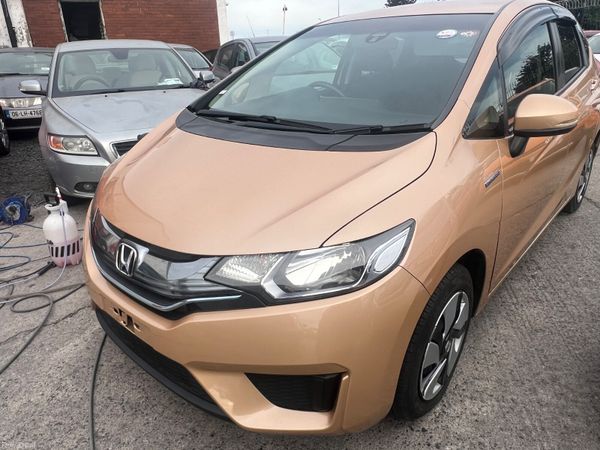 Honda Fit Hatchback, Petrol, 2014, Gold