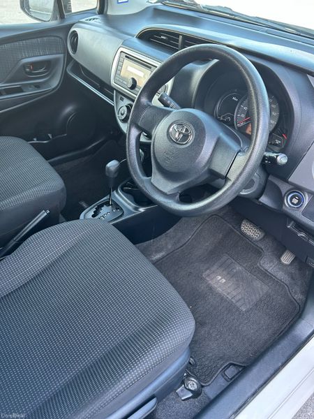 2014 Toyota Vitz / Yaris 392371082