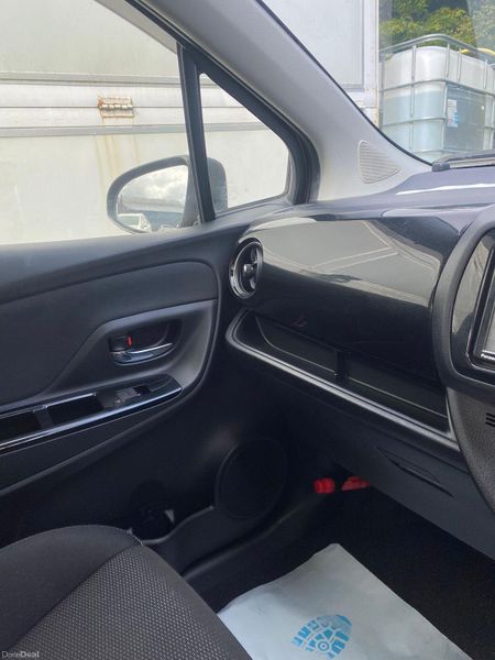 Toyota Vitz 2019. 1.5L Hybrid push start automatic 392375792