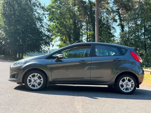 171 Ford Fiesta  1.5 TDCi 75PS Zetec 392505380