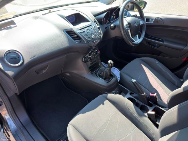 171 Ford Fiesta  1.5 TDCi 75PS Zetec 392505388