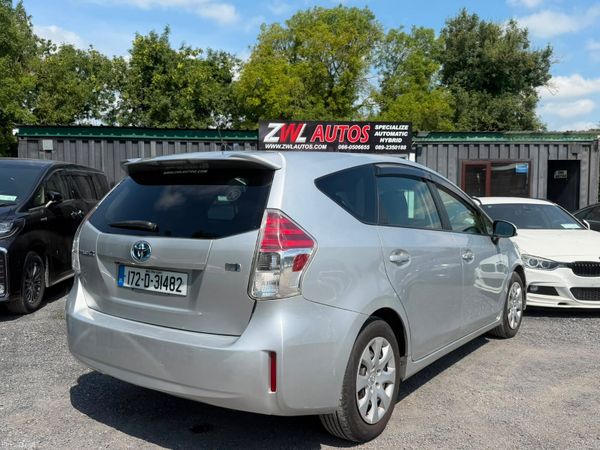 17 Toyota Prius Alpha 392512844