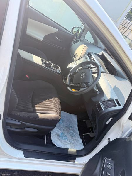 Toyota Prius 2019. push start with dash cam 392513752
