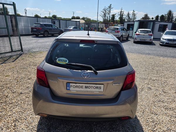 Toyota Yaris 2015 392526046