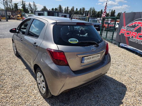 Toyota Yaris 2015 392526048