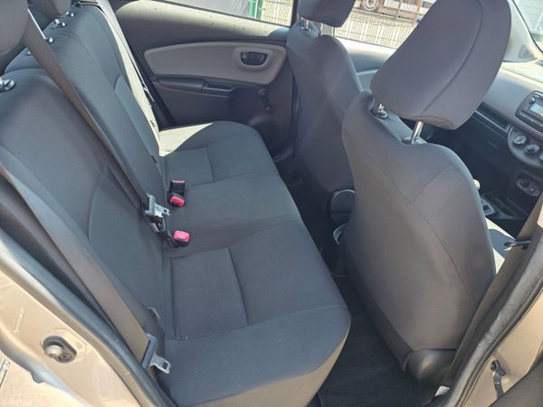 Toyota Yaris 2015 392526128