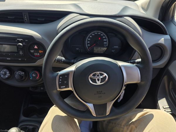 Toyota Yaris 2015 392526130