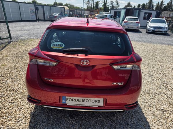 Toyota Auris 2016 392532716