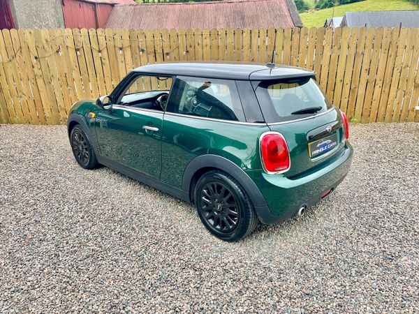 Mini Cooper 2018 392663596