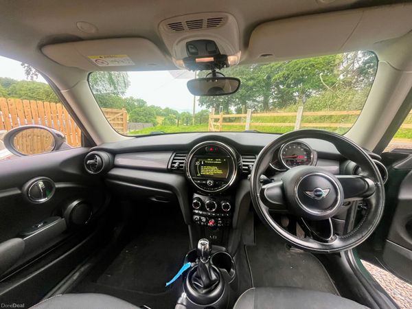 Mini Cooper 2018 392663724
