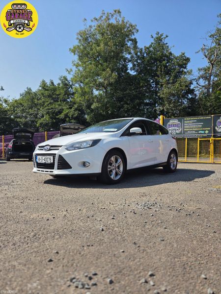 Stunning Ice White Ford Focus 392691290