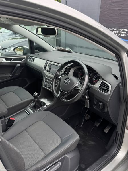 Volkswagen Golf 2016 SV Plus Low Mileage 392740412
