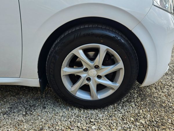 Peugeot 208 2015 1.2 Petrol New Nct 06/2027 392717542