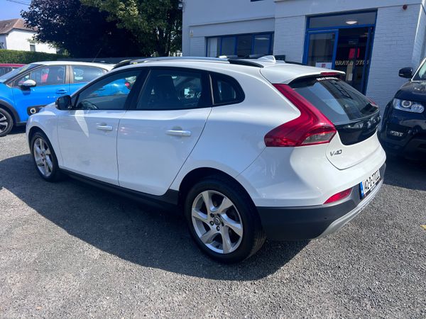 2014 VOLVO V40 1.6d CROSS COUNTRY SE LUX AUTO 392923158