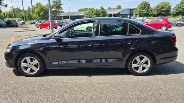 172 Volkswagen Jetta 2.0TDI LOW KM 393142062
