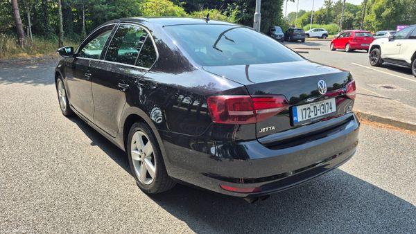 172 Volkswagen Jetta 2.0TDI LOW KM 393142066