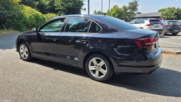 172 Volkswagen Jetta 2.0TDI LOW KM 393142070