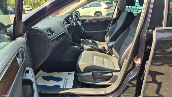 172 Volkswagen Jetta 2.0TDI LOW KM 393142072