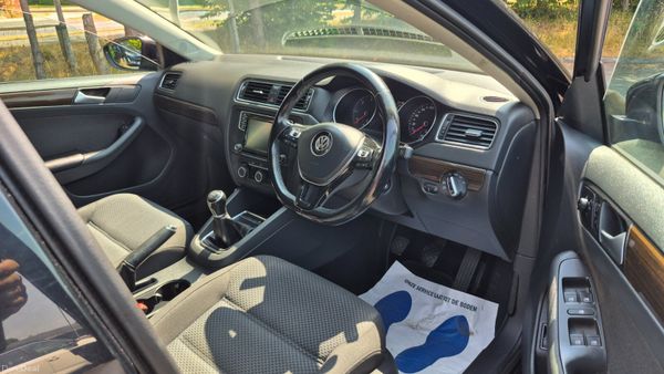 172 Volkswagen Jetta 2.0TDI LOW KM 393142076