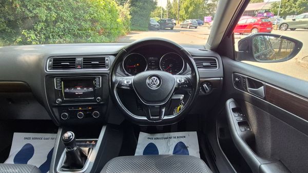172 Volkswagen Jetta 2.0TDI LOW KM 393142088