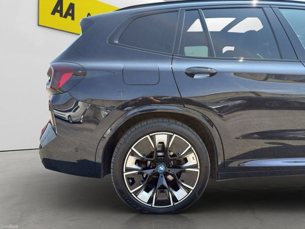 BMW iX3 M Sport Pro – Carbon Black 393160028