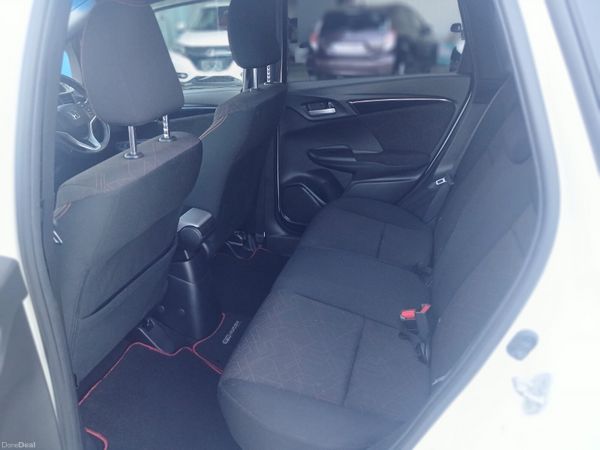 2013 Honda Fit Hybrid Automatic / Sports spec 393100418