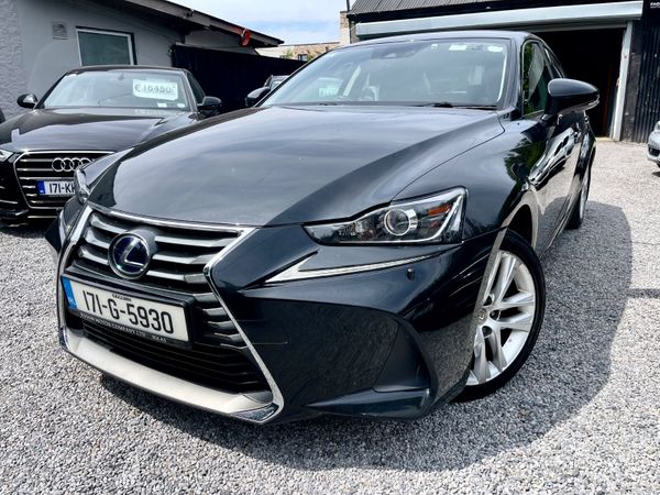 2017 Lexus IS300h Executive | Hybrid Auto | Black 393116442