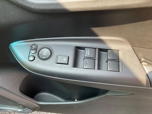 2017 Honda Fit/Jazz  Auto.*Leather Pkg 40K miles* 393209966