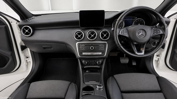 Mercedes-Benz A180 1.6L  Auto *apple carplay* 393237456