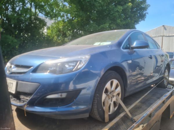 161 Opel Astra 1.6cdti Needs engine work 393366742