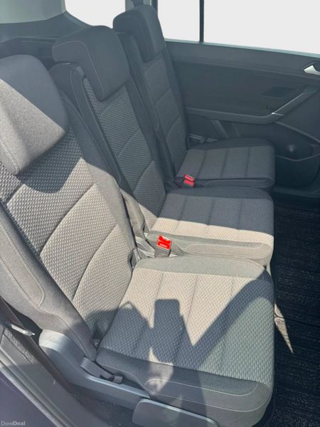 Volkswagen Touran 7-Seater Automatic 393370446
