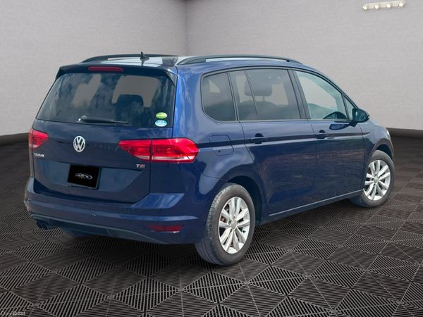 Volkswagen Touran 7-Seater Automatic 393370456