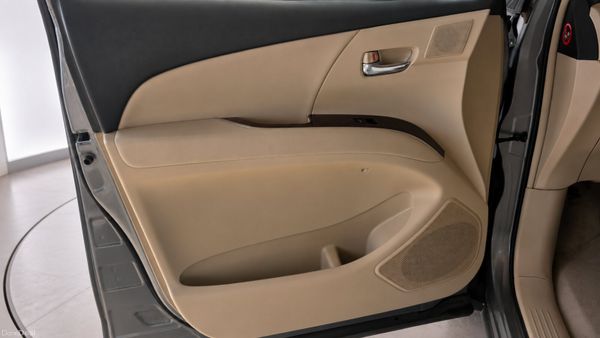 Toyota Estima 2.4L | Hybrid |G Leather Interior 393327396