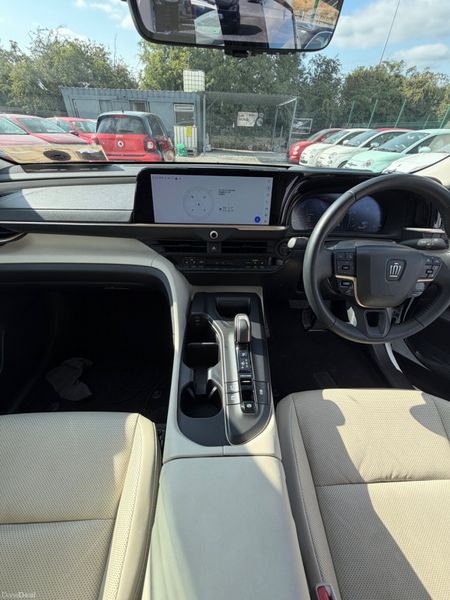 2024 Toyota Crown 2.5 Petrol Hybrid Luxury Saloon 393417718
