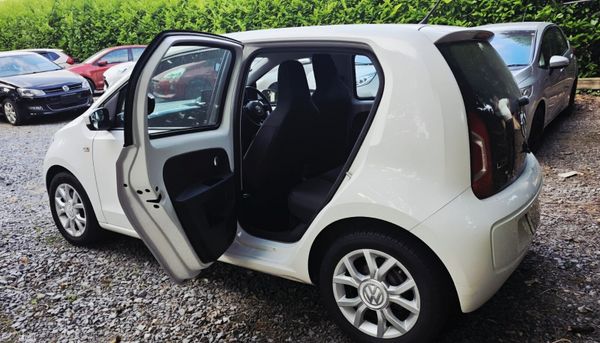 Volkswagen up! 2015 393420666