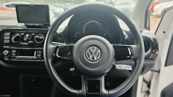 Volkswagen up! 2015 393420670