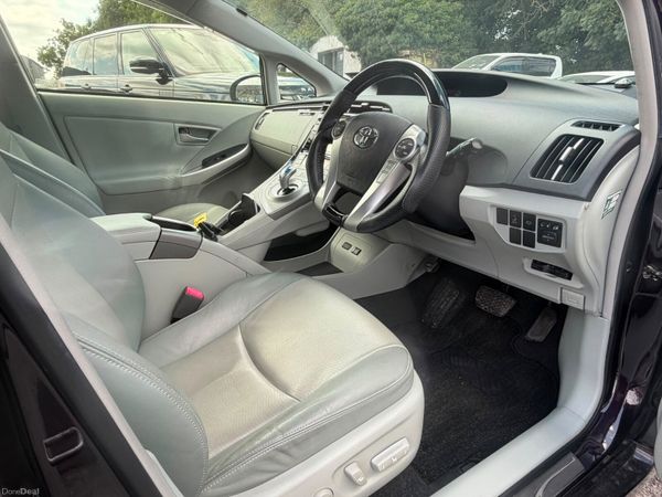 131 Toyota Prius Hybrid 393564218